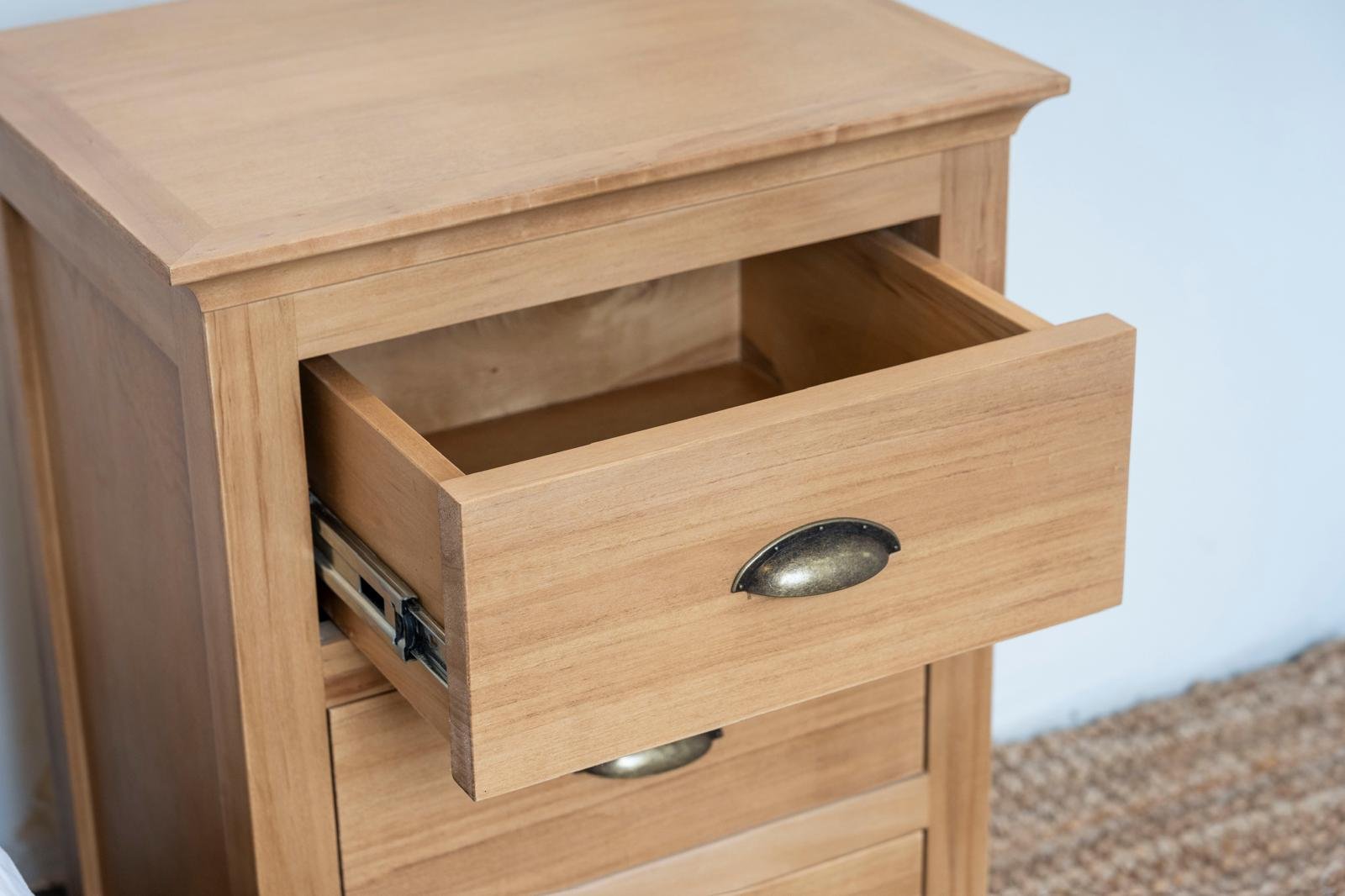 Mesa De Luz Livia
